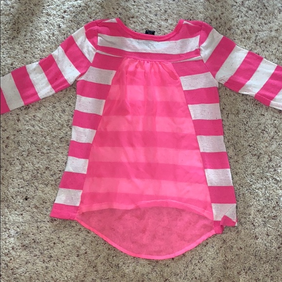 This is super cute pink and white top!! - Picture 3 of 3